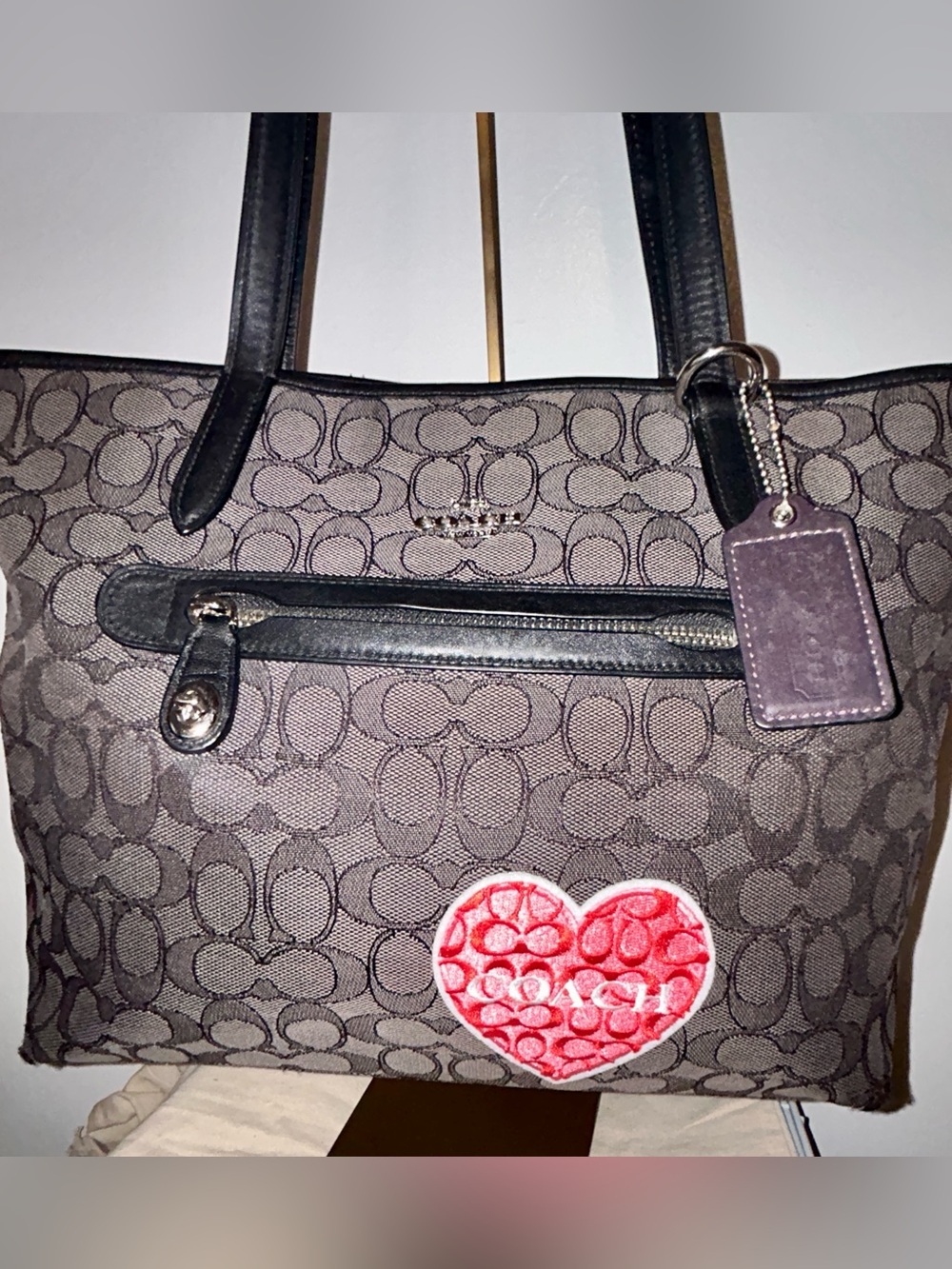 Coach Authentic Taylor Tote in Signature Jacquard with Fashion Heart Patch. - Picture 3 of 16